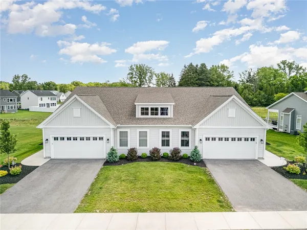 $591,800 | 104 Chase Meadow Trail, Mendon, NY 14472