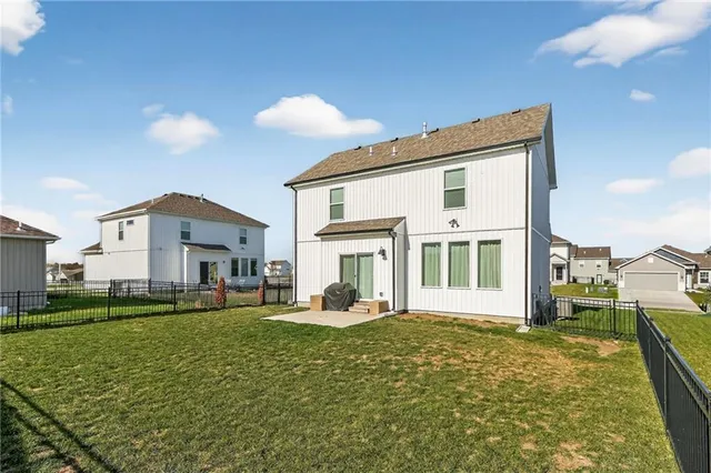 $399,000 | 27303 East Sycamore St Lake, Lee's Summit, MO 64086