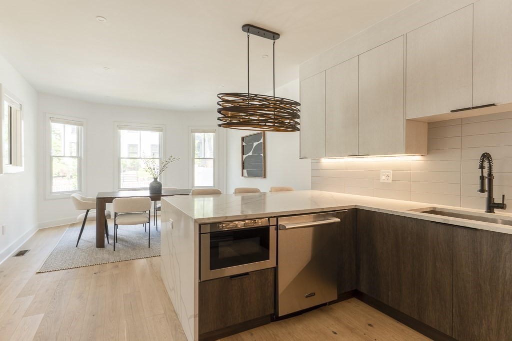 177 Thorndike Street, Unit 1 Brookline, MA 02446 - Photo 7 of 42