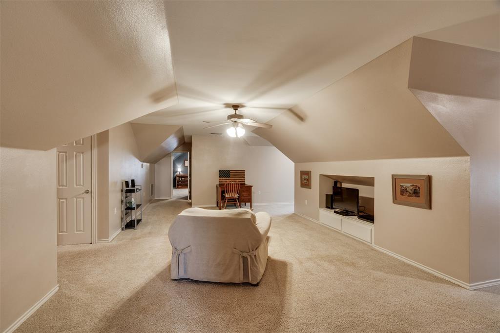 6101 Kovarik Road Wichita Falls, TX 76310 - Photo 27 of 40 a living room with furniture and a flat screen tv