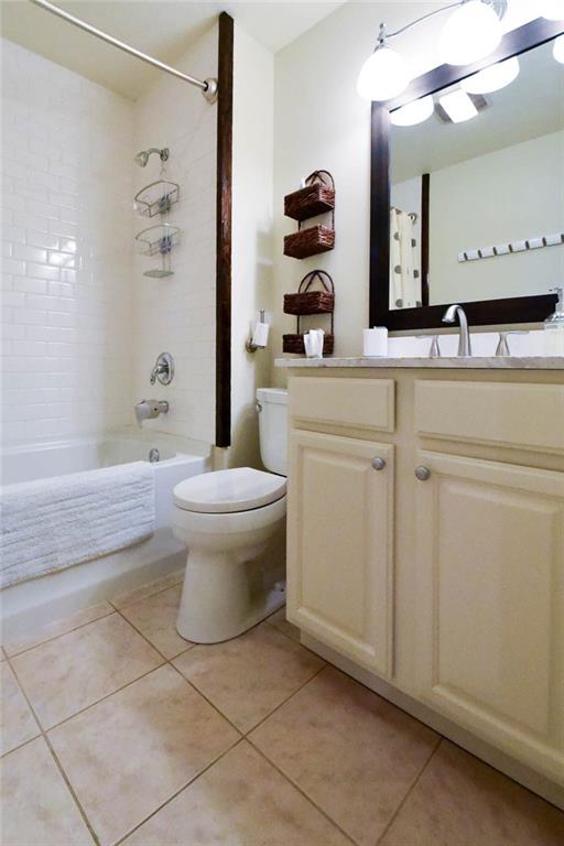 757 Chapel Road Aliquippa, PA 15001 - Photo 14 of 25 2ND FLOOR HALL BATH...CHECK OUT THE TILE WORK!