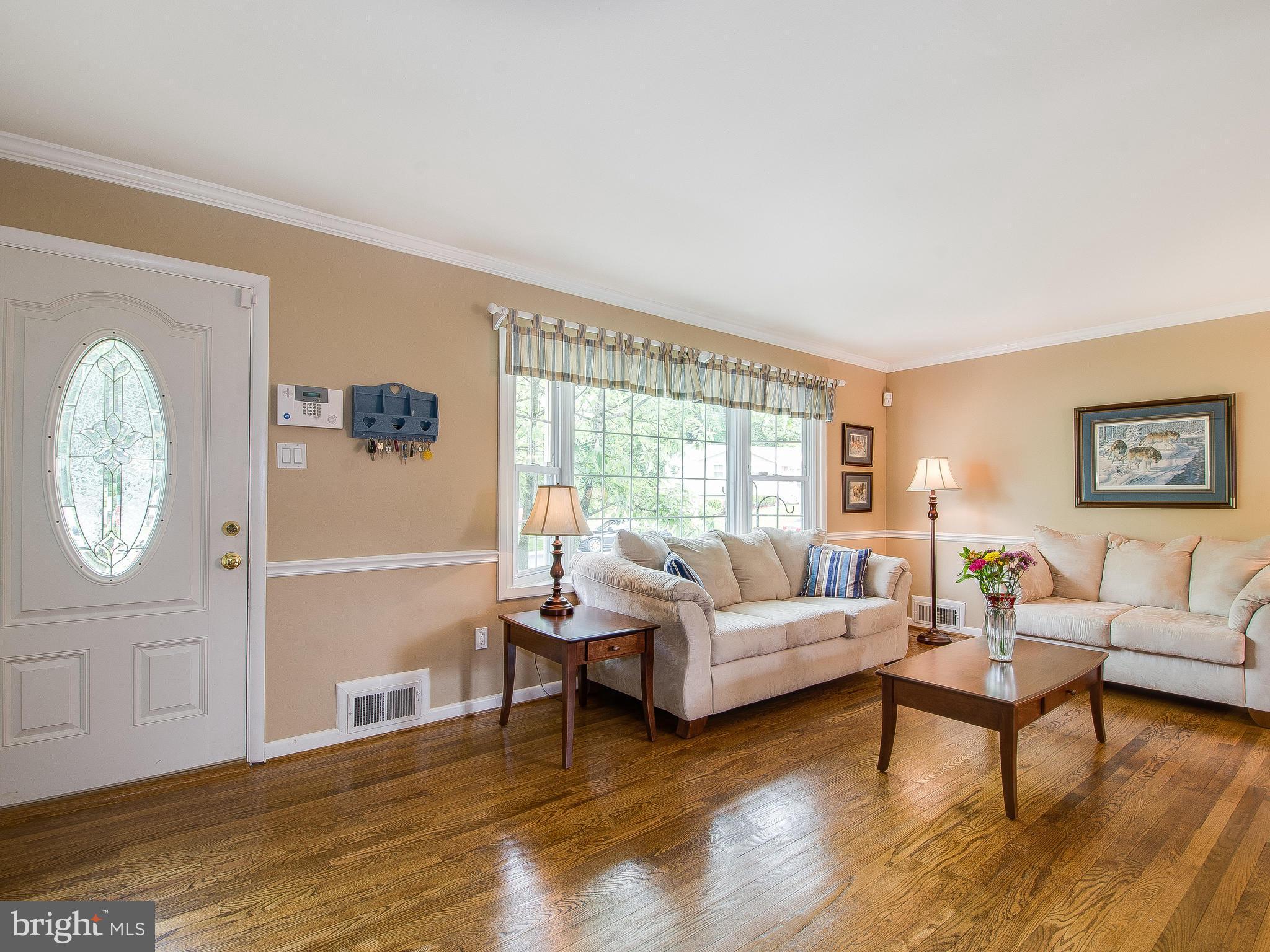 4016 Havard Street Silver Spring, MD 20906 - Photo 5 of 30 Living Room