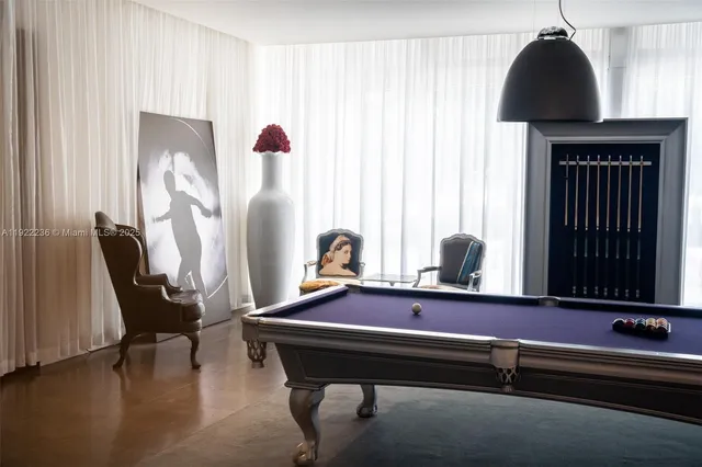 a building with a outdoor space