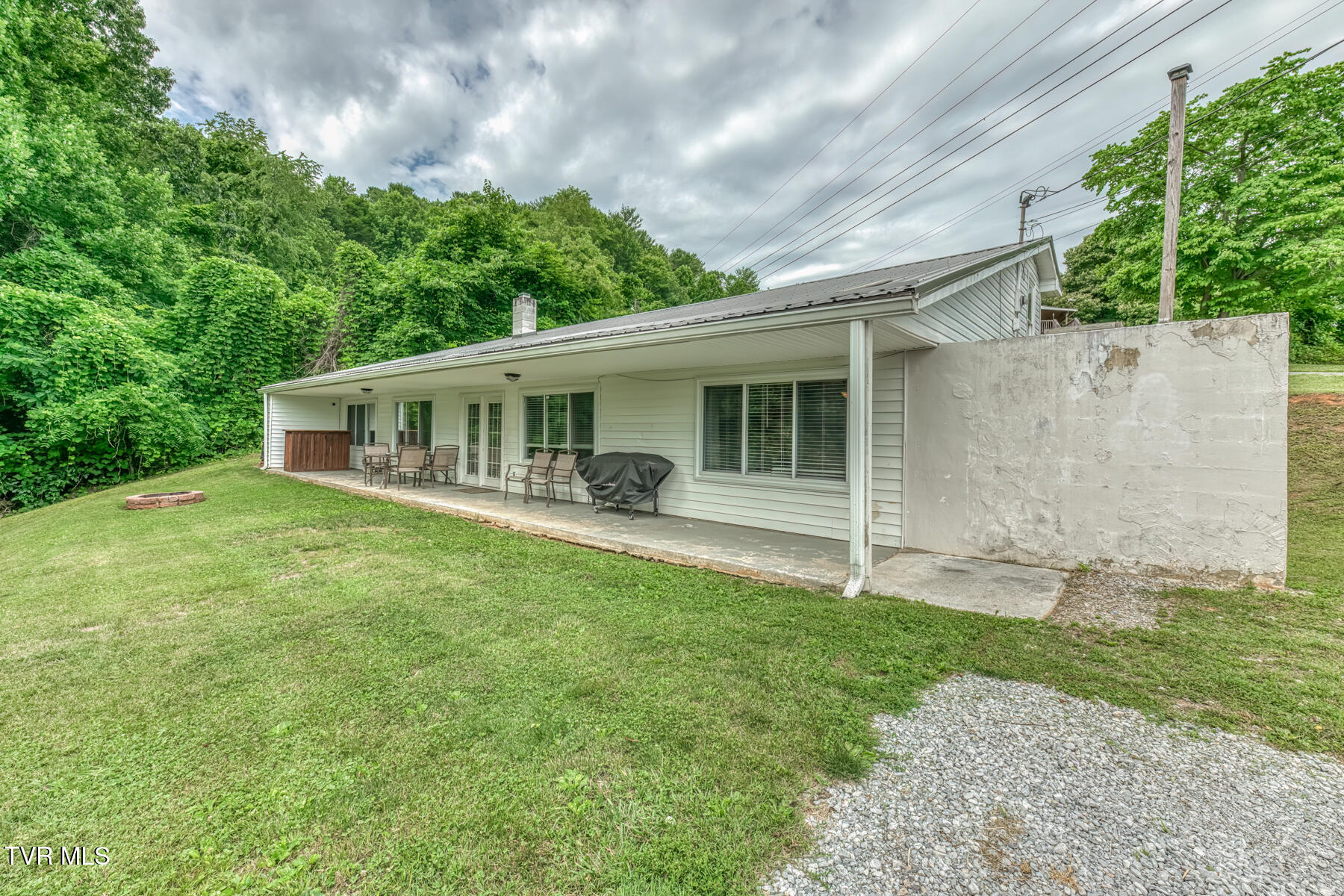 124 Tolley Lane Erwin, TN 37650 - Photo 1 of 31 124 Tolley Ln-1