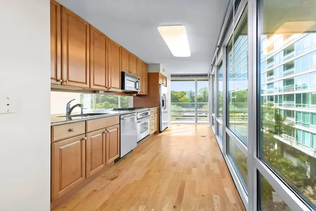 $3,350 | 9715 Woods Drive, Unit 510, Skokie, IL 60077