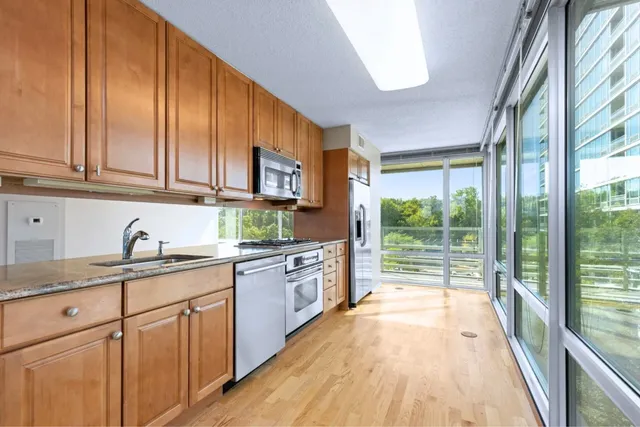 $3,350 | 9715 Woods Drive, Unit 510, Skokie, IL 60077