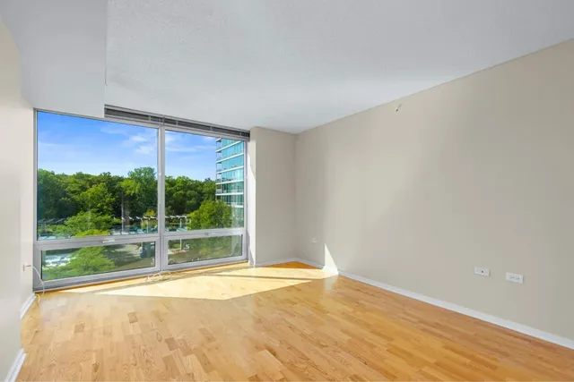 $3,350 | 9715 Woods Drive, Unit 510, Skokie, IL 60077