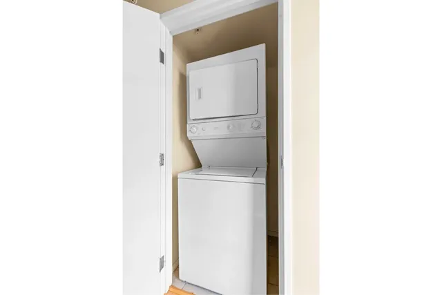 $3,350 | 9715 Woods Drive, Unit 510, Skokie, IL 60077