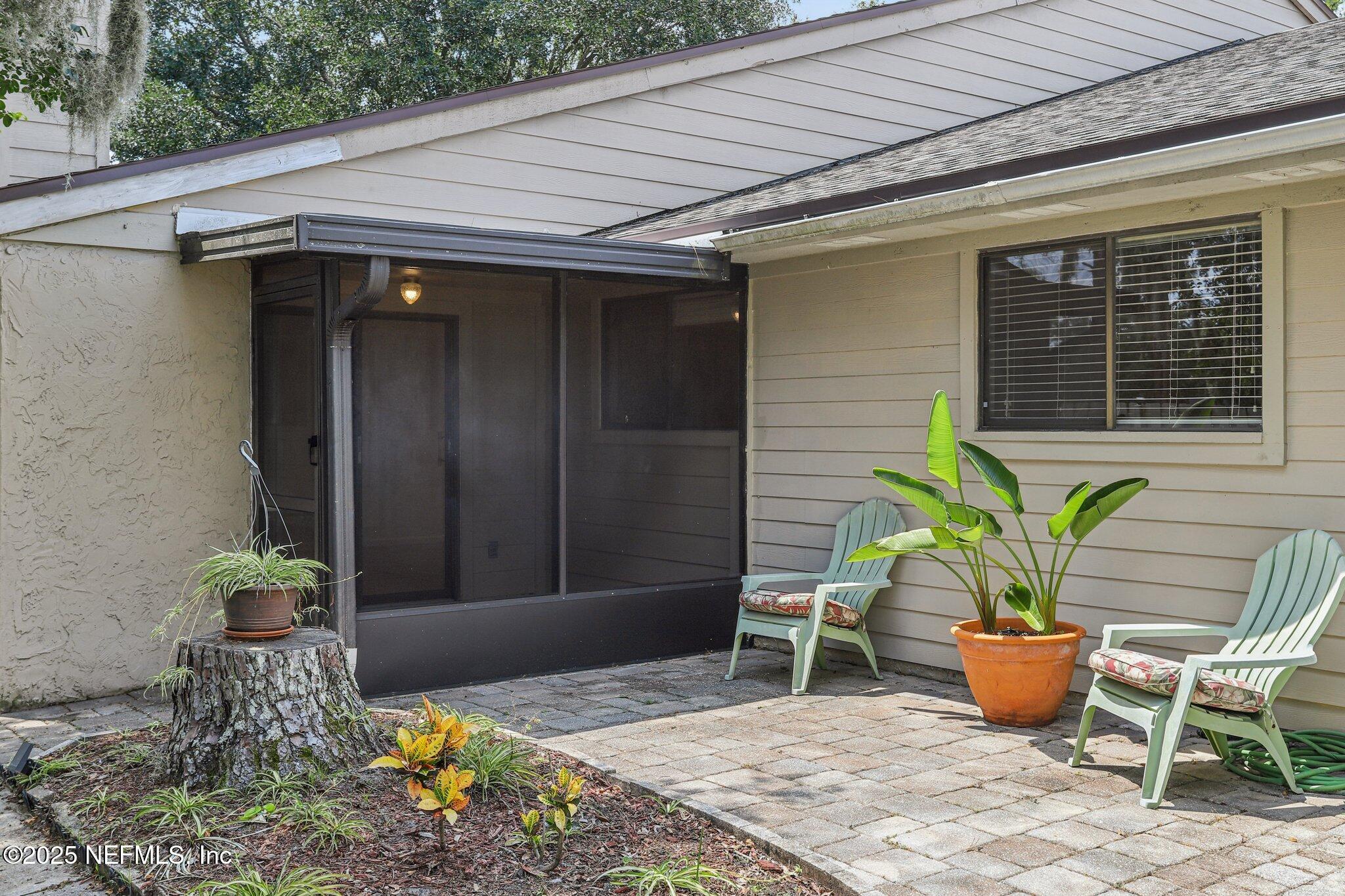 3801 Crown Point Road, Unit 2024 Jacksonville, FL 32257 - Photo 26 of 36 a backyard of a house with table and chairs