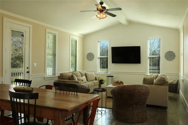 $2,100 | 5412 Raymond Stotzer Parkway, College Station, TX 77845