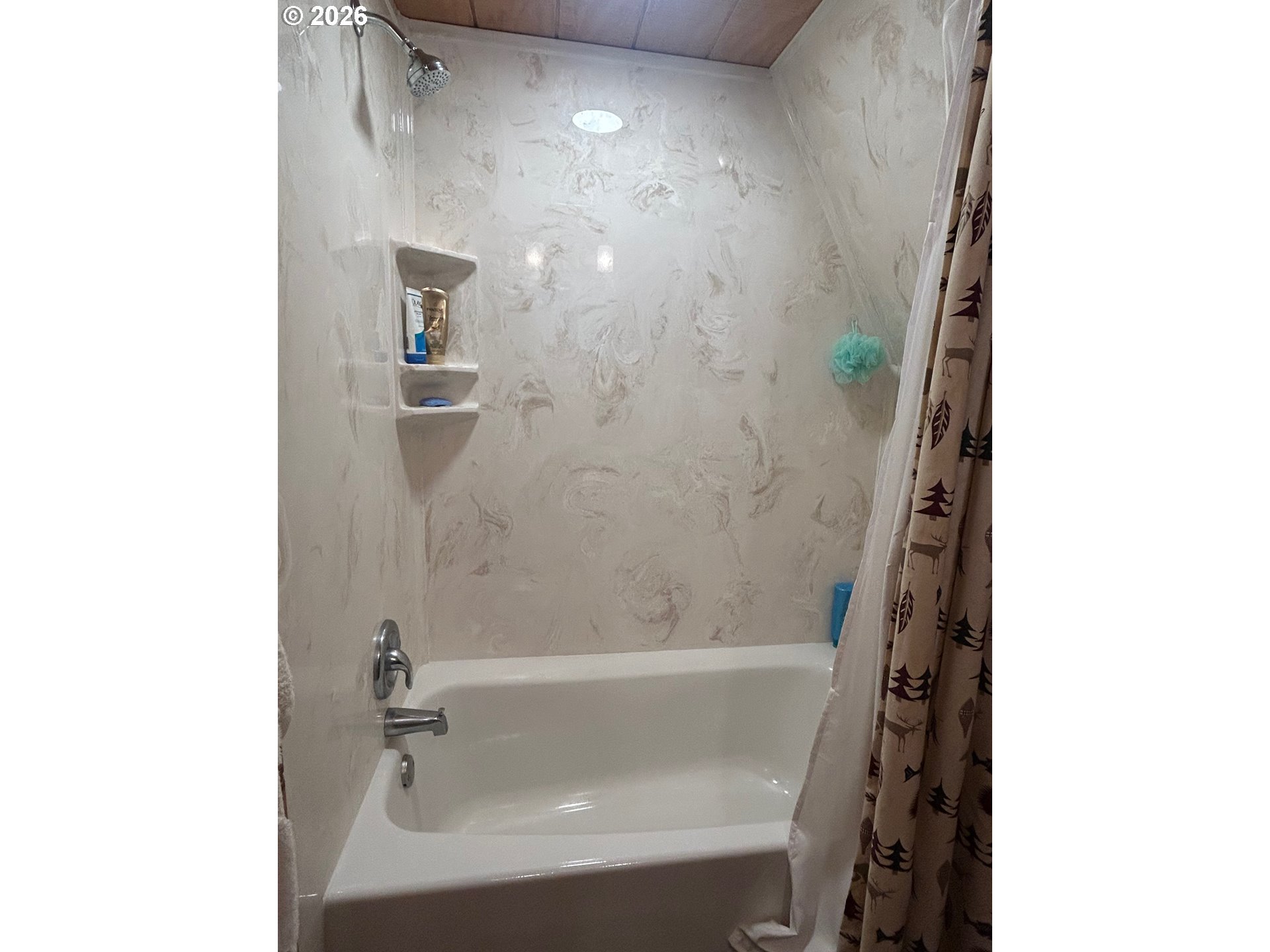 77120 Spout Springs Road Weston, OR 97886 - Photo 23 of 37 a bathroom with a bathtub