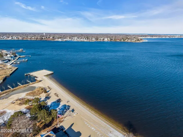 $450,000 | 20 Fairwood Drive, Bayville, NJ 08721