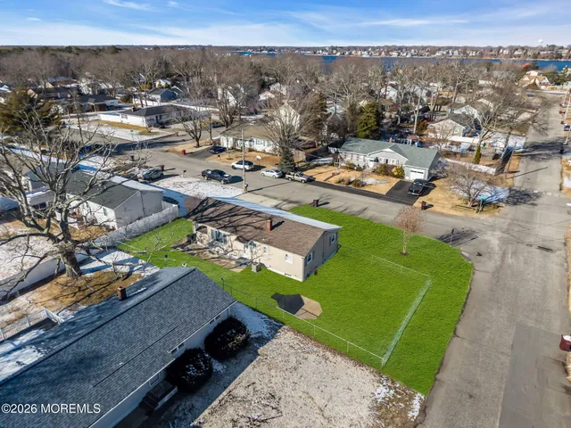 $450,000 | 20 Fairwood Drive, Bayville, NJ 08721