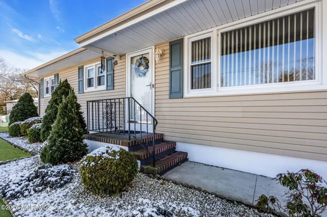 $450,000 | 20 Fairwood Drive, Bayville, NJ 08721