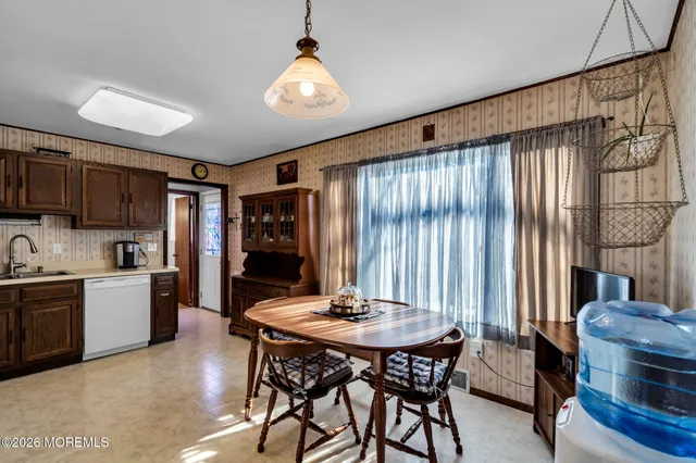 $450,000 | 20 Fairwood Drive, Bayville, NJ 08721