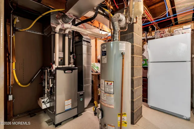 $450,000 | 20 Fairwood Drive, Bayville, NJ 08721