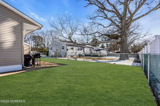 $450,000 | 20 Fairwood Drive, Bayville, NJ 08721