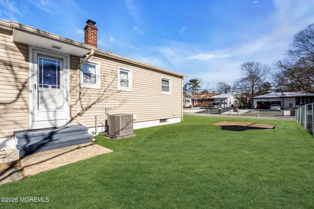 $450,000 | 20 Fairwood Drive, Bayville, NJ 08721