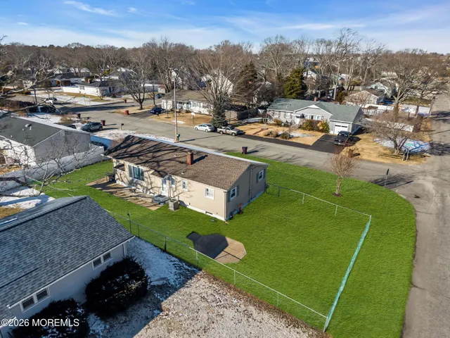 $450,000 | 20 Fairwood Drive, Bayville, NJ 08721