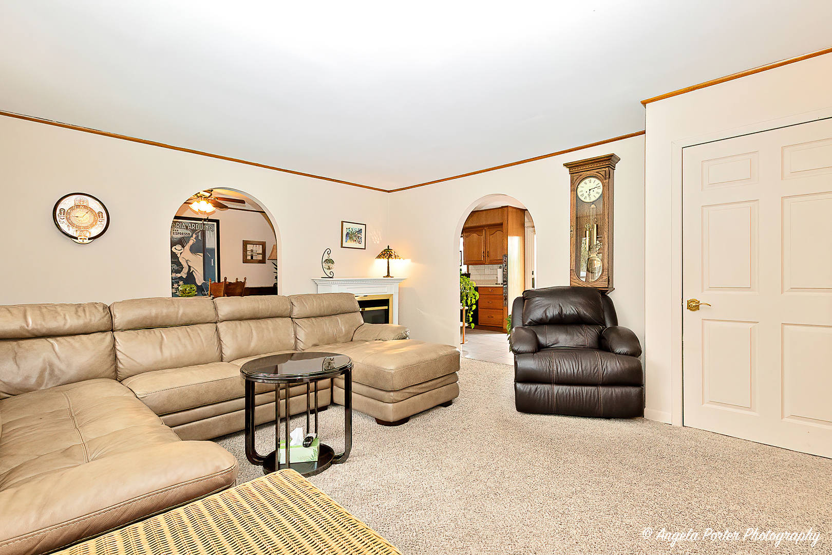 390 Willow Road Wauconda, IL 60084 - Photo 6 of 26 a living room with furniture and a window