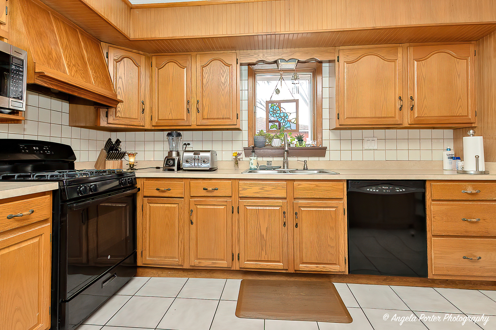 390 Willow Road Wauconda, IL 60084 - Photo 10 of 26 a kitchen with stainless steel appliances granite countertop a sink stove and cabinets