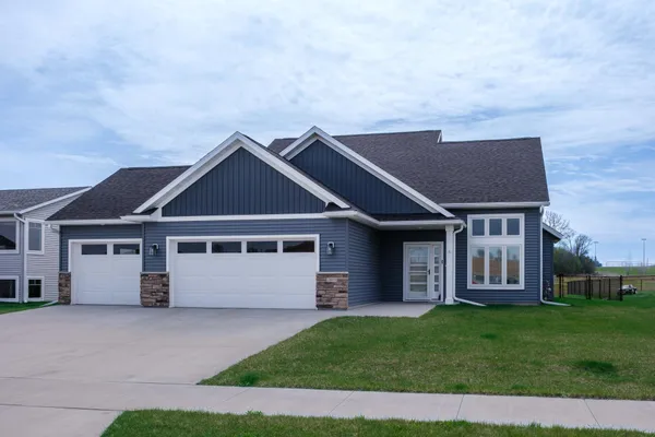 $509,900 | 2415 Elk Run Dr Pine Island Southeast, Pine Island, MN 55963