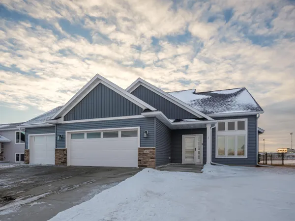 $521,000 | 2415 Elk Run Dr Pine Island Southeast, Pine Island, MN 55963