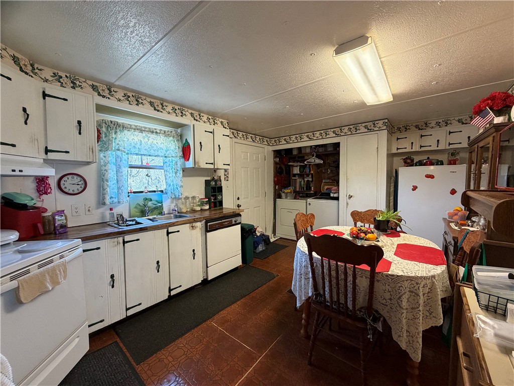 389 Snow Creek Road Seneca, SC 29678 - Photo 14 of 17