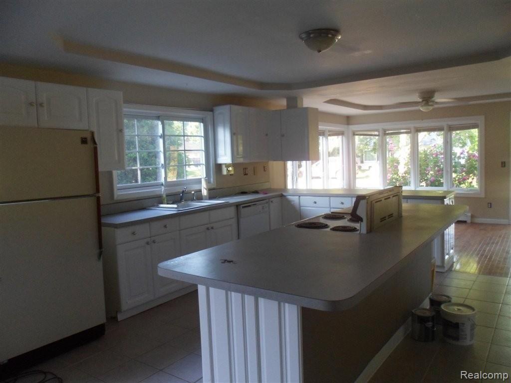 3254 Avalon Road Rochester, MI 48309 - Photo 4 of 20 Kitchen 1.jpg
