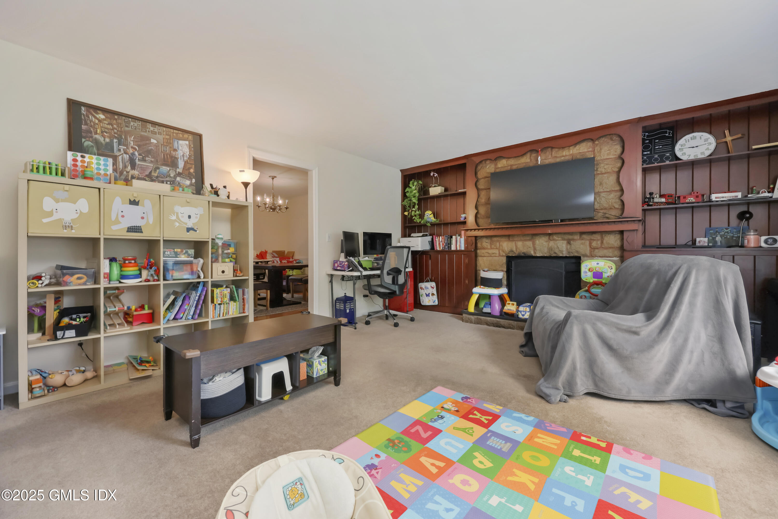 54 Rodwell Avenue, Unit 1 Greenwich, CT 06830 - Photo 5 of 14 a living room with furniture and a flat screen tv