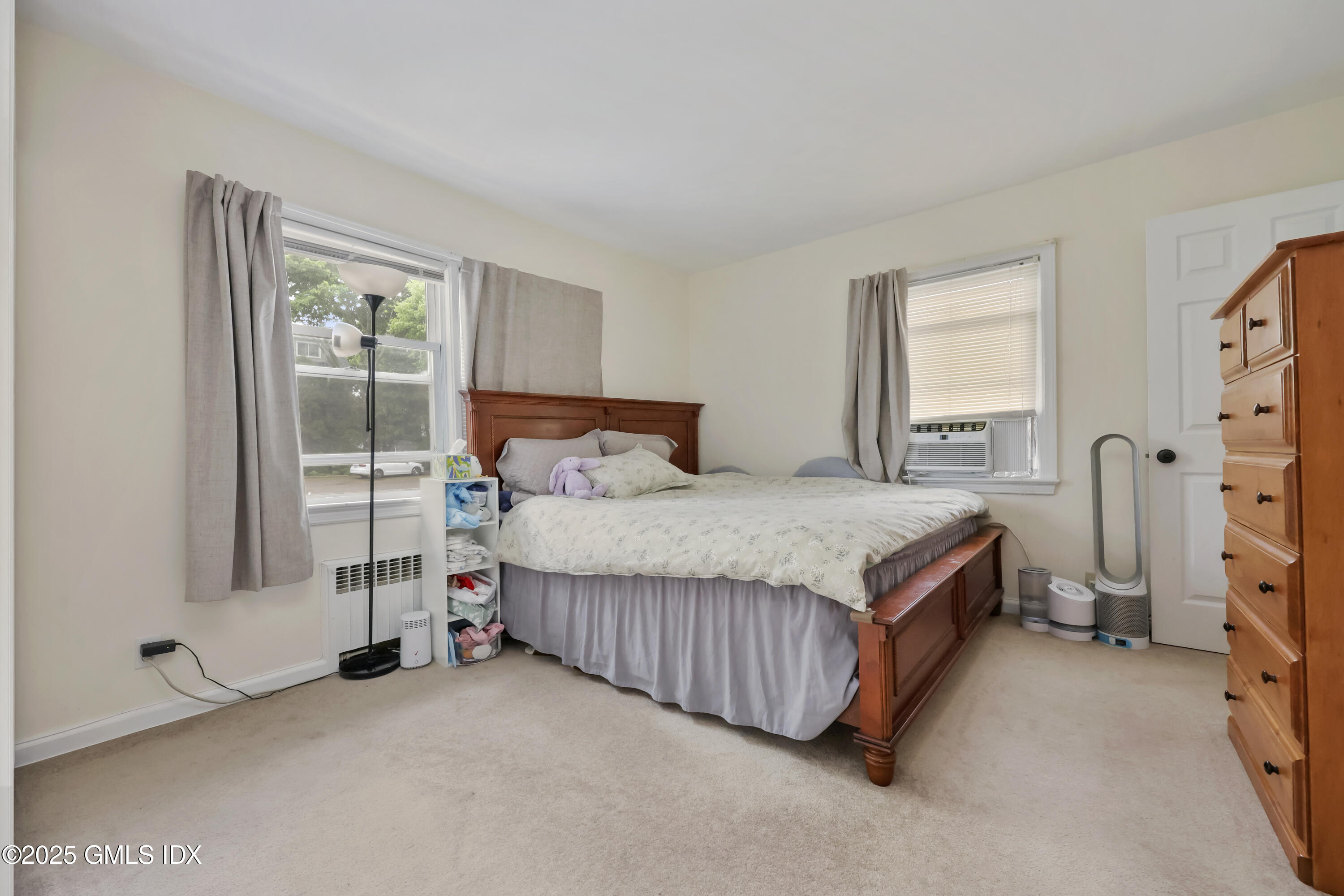 54 Rodwell Avenue, Unit 1 Greenwich, CT 06830 - Photo 8 of 14 a bedroom with a bed and a window