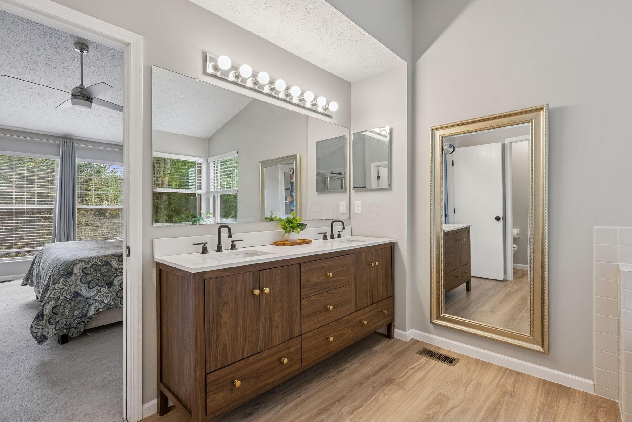 441 Barrington Ridge Pataskala, OH 43062 - Photo 21 of 64 Primary Bath with new flooring, vanity, lighting.
