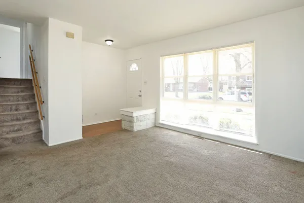 $375,000 | 600 Flagstaff Lane, Hoffman Estates, IL 60169