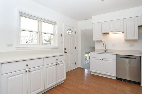 $375,000 | 600 Flagstaff Lane, Hoffman Estates, IL 60169