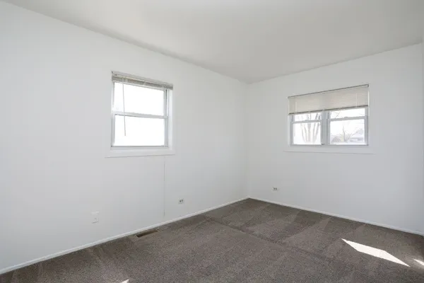 $375,000 | 600 Flagstaff Lane, Hoffman Estates, IL 60169