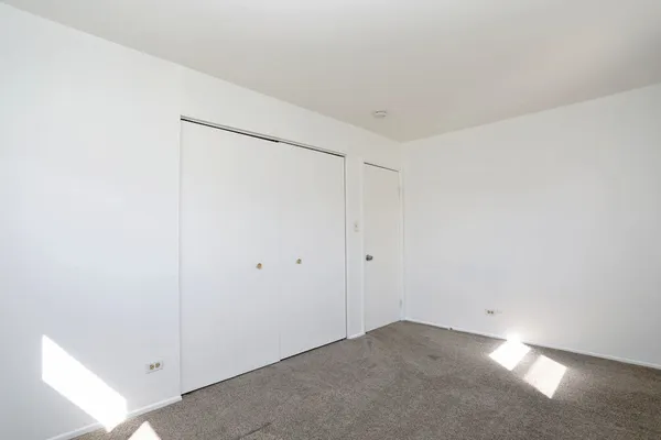 $375,000 | 600 Flagstaff Lane, Hoffman Estates, IL 60169