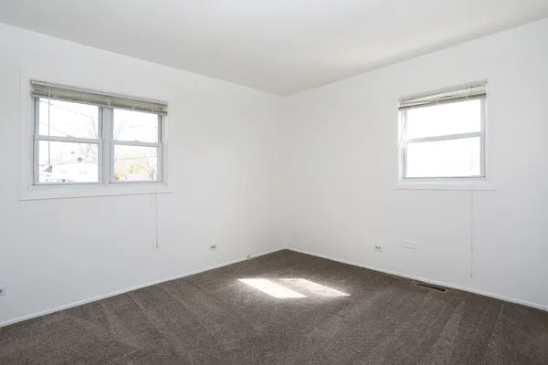 $375,000 | 600 Flagstaff Lane, Hoffman Estates, IL 60169