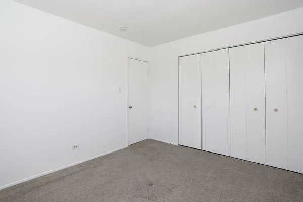 $375,000 | 600 Flagstaff Lane, Hoffman Estates, IL 60169