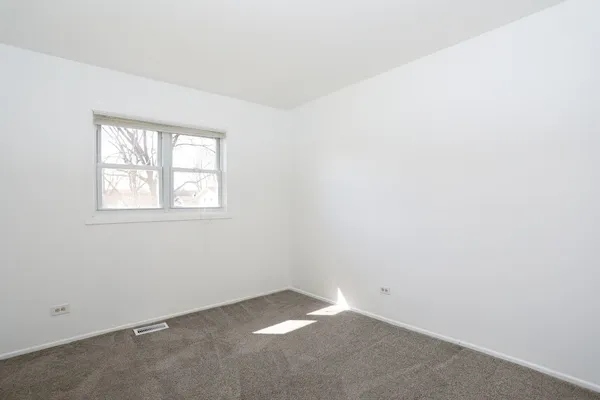 $375,000 | 600 Flagstaff Lane, Hoffman Estates, IL 60169