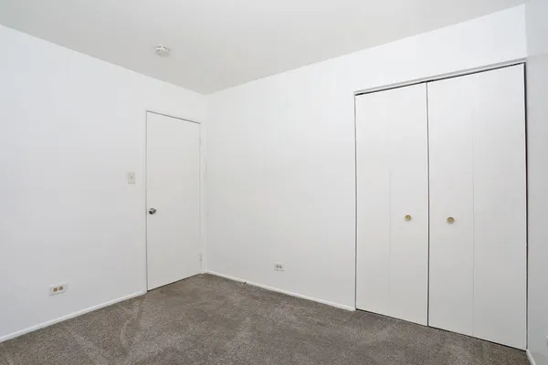 $375,000 | 600 Flagstaff Lane, Hoffman Estates, IL 60169