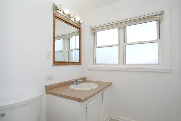 $375,000 | 600 Flagstaff Lane, Hoffman Estates, IL 60169