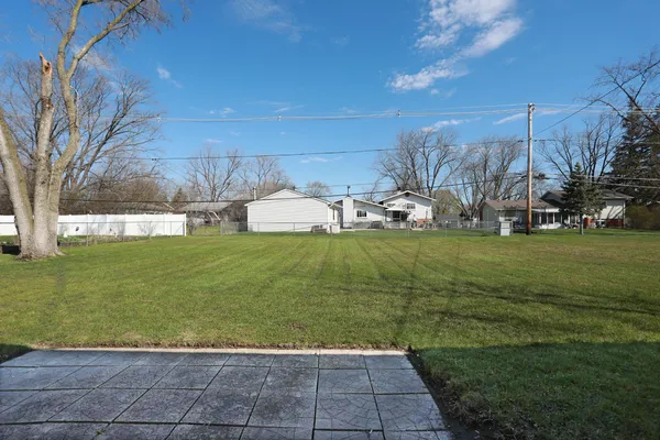 $375,000 | 600 Flagstaff Lane, Hoffman Estates, IL 60169