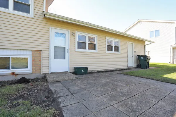 $375,000 | 600 Flagstaff Lane, Hoffman Estates, IL 60169