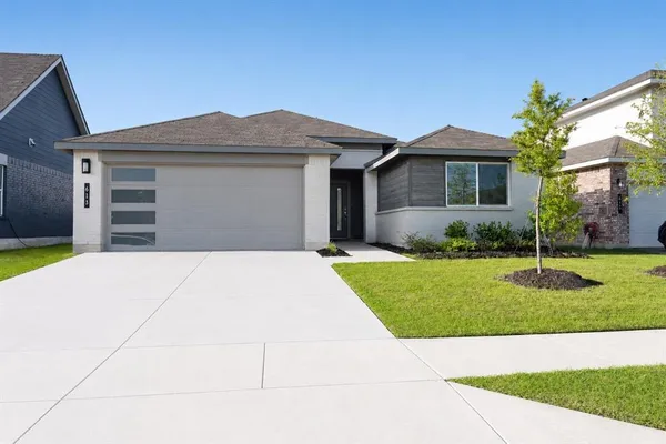 $2,400 | 613 Breckenridge Pk Drive, Alvarado, TX 76009