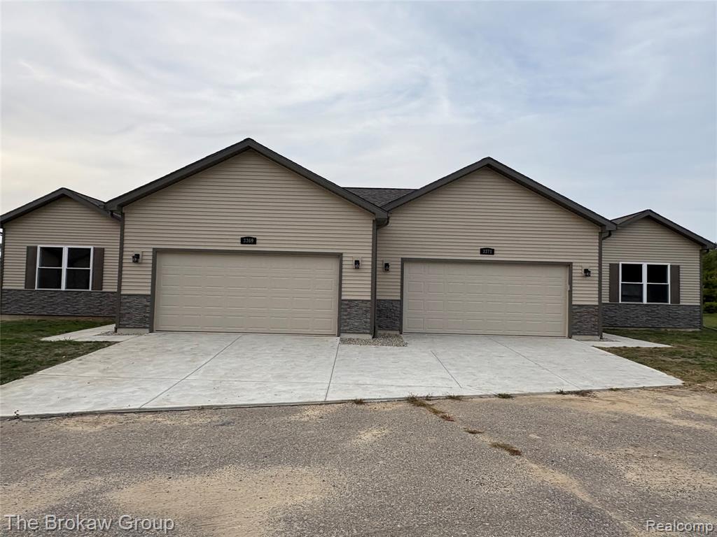 3371 Meadow Ridge Court Davison, MI 48423 - Photo 3 of 40 Gallery Image 3
