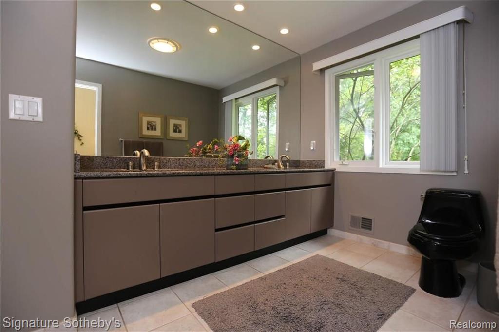 731 Stanford Circle Rochester Hills, MI 48309 - Photo 26 of 52