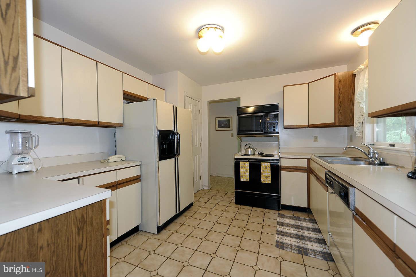 9601 Dangerfield Road Clinton, MD 20735 - Photo 11 of 29 Kitchen