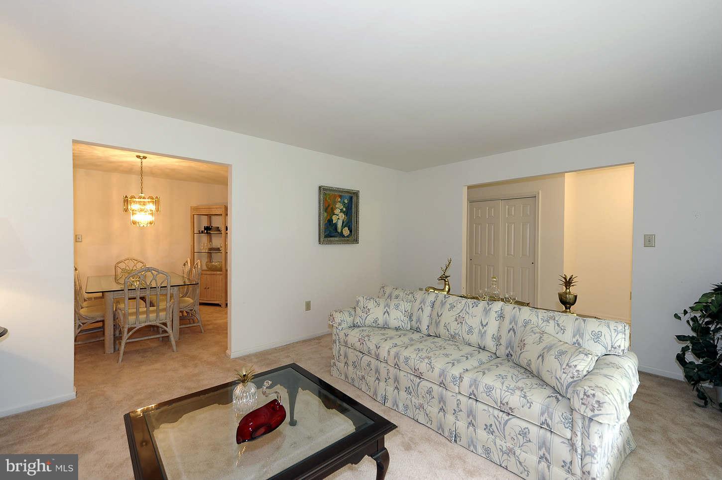 9601 Dangerfield Road Clinton, MD 20735 - Photo 5 of 29 Living Room