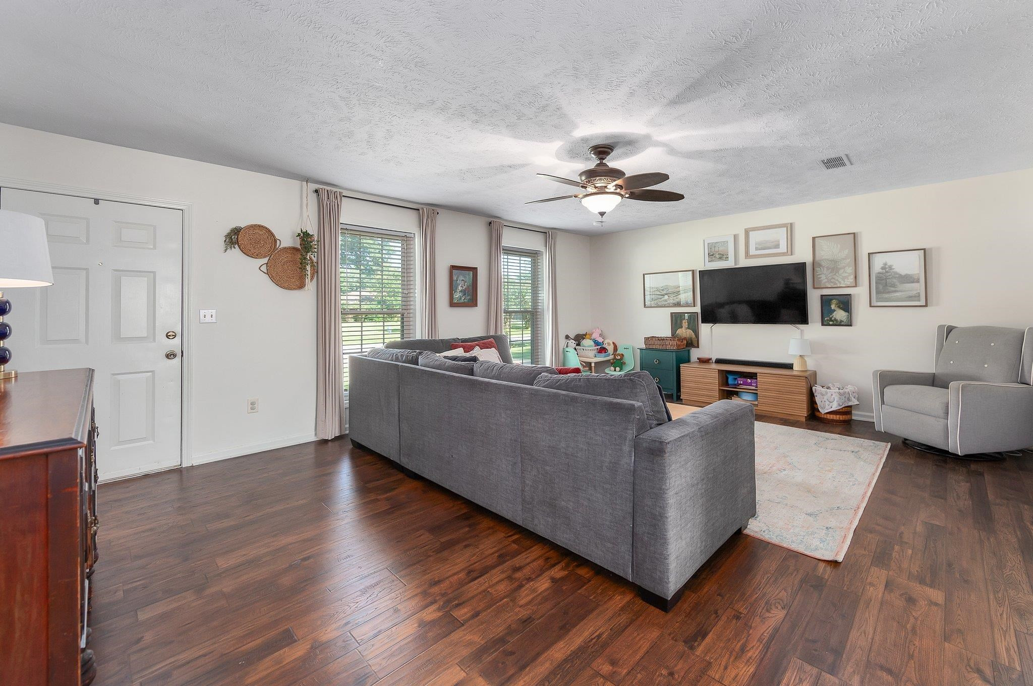 46 Commanche Cove Jackson, TN 38305 - Photo 13 of 29 a living room with furniture and a flat screen tv