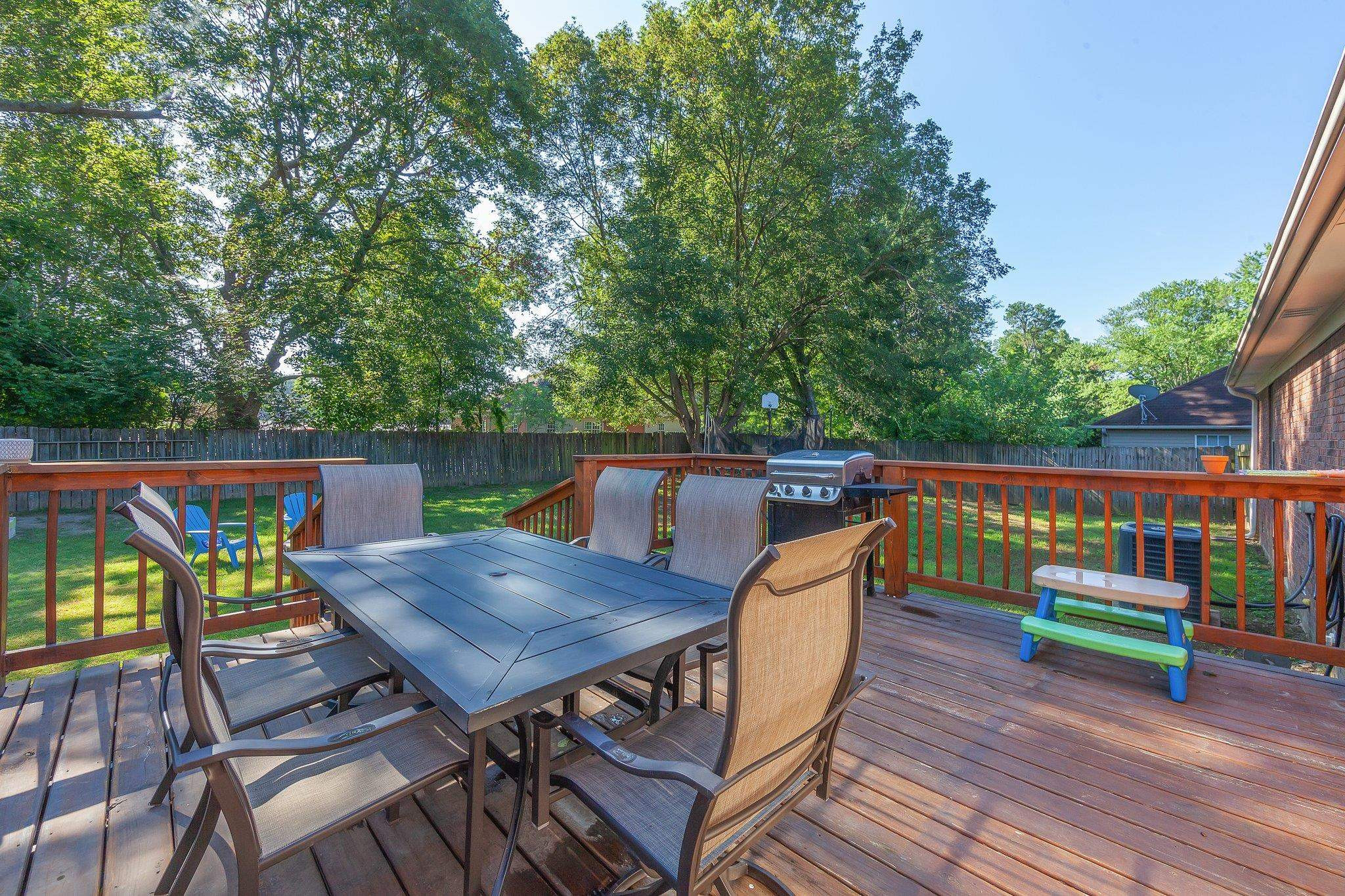 46 Commanche Cove Jackson, TN 38305 - Photo 6 of 29 a view of deck with furniture and wooden floor